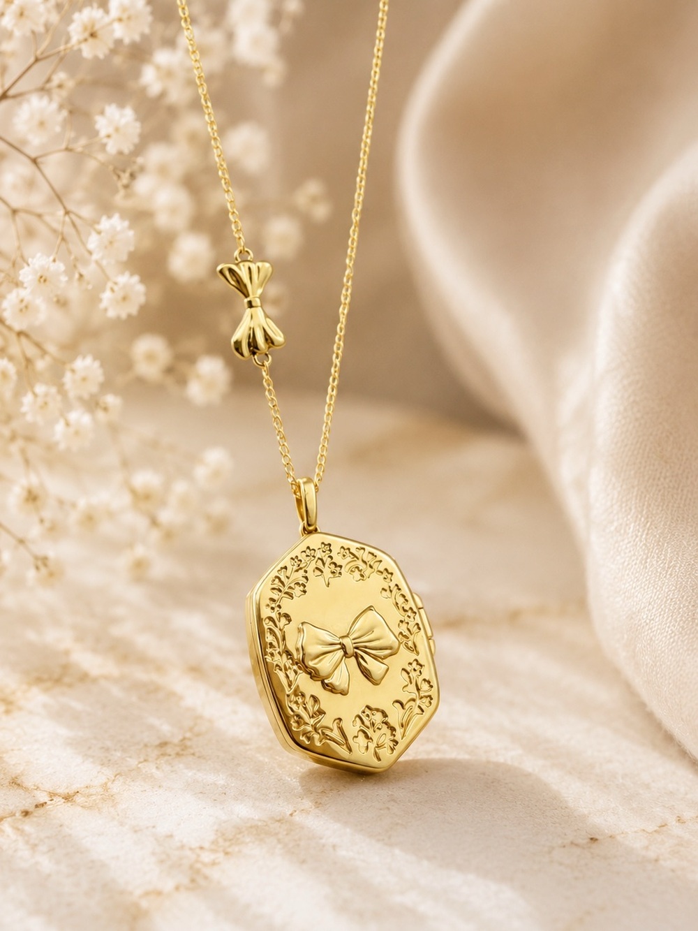 Kendra Scott x LoveShackFancy Daphne Gold Locket Necklace - Picture 5 of 8